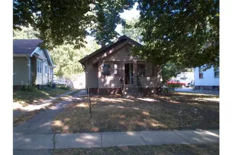 3021 E 9th St, Des Moines, IA 50316 photo 1