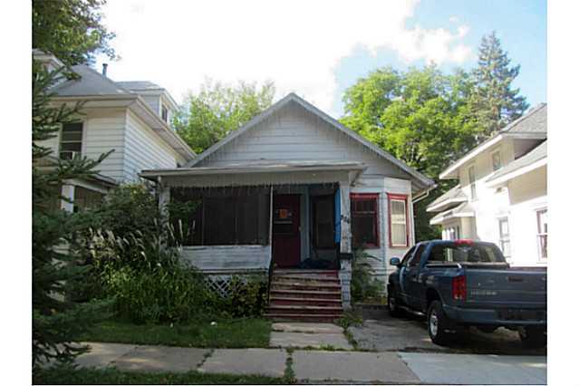 826 W 1st St, Waterloo, IA 50701 photo 1