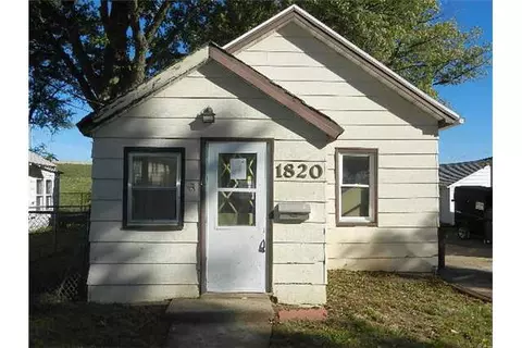 1820 Maple St, Des Moines, IA 50316 photo 1