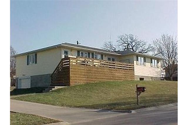 1208 E 8th St S, Newton, IA 50208 photo 1