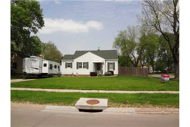 820 E Douglas Ave, Des Moines, IA 50316 photo 1