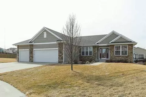 6104 Trace Ct, Johnston, IA 50131 photo 1
