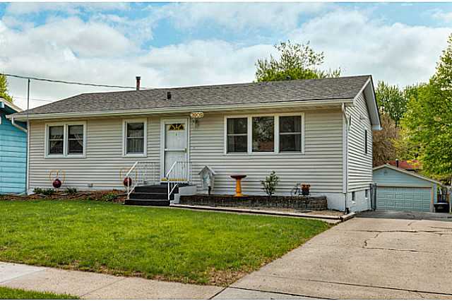 3909 E 26th St, Des Moines, IA 50317 photo 1