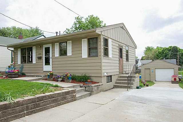 3245 E Washington Ave, Des Moines, IA 50317 photo 1
