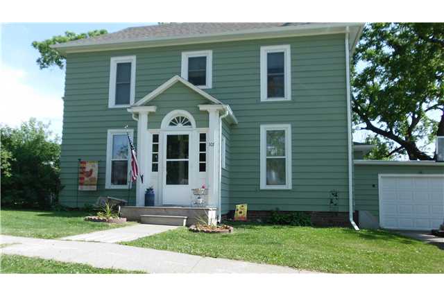 107 SW 4th St, Leon, IA 50144 photo 1