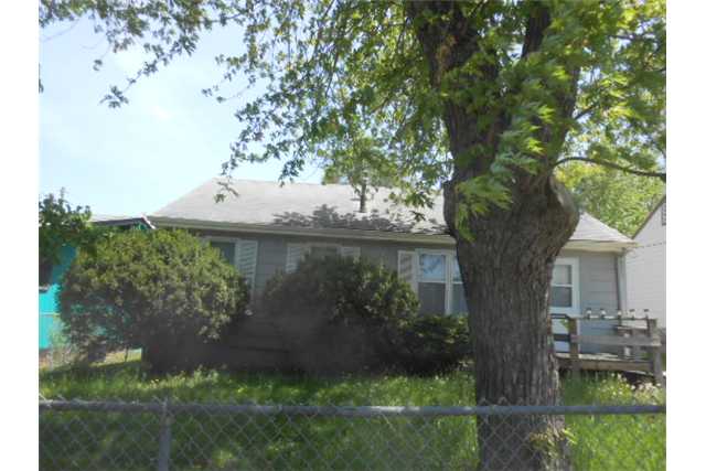 1349 Sampson St, Des Moines, IA 50316 photo 1