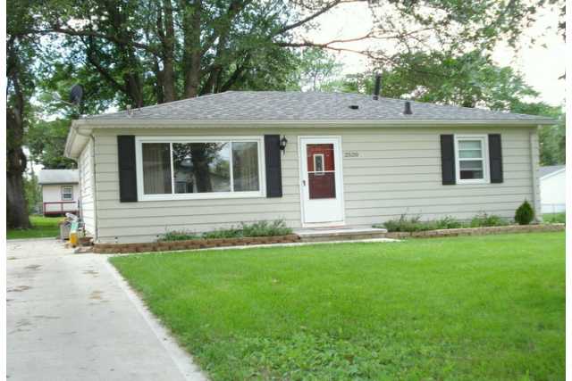 2520 E 38th Ct, Des Moines, IA 50317 photo 1