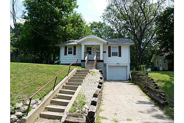 2413 Saylor Rd, Des Moines, IA 50313 photo 1