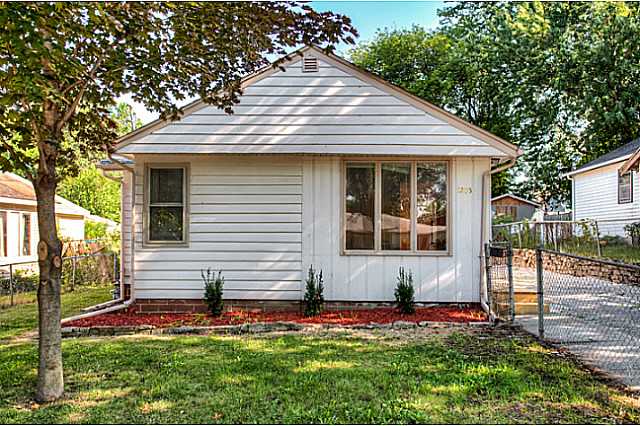 1205 Bundy St, Des Moines, IA 50315 photo 1