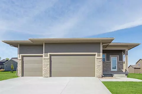 735 NE Bowman Dr, Waukee, IA 50263 photo 1