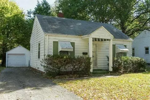 3711 Wright St, Des Moines, IA 50316 photo 1