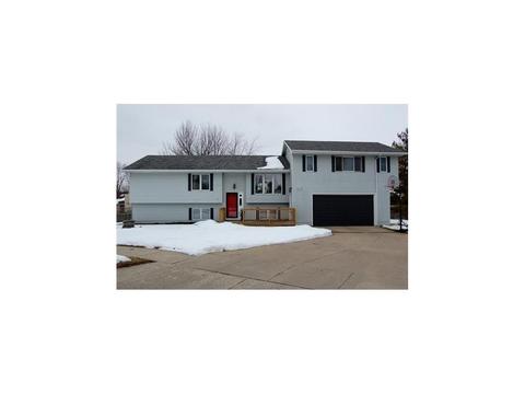 1270 Forest Cir, Clive, IA 50325 photo 1