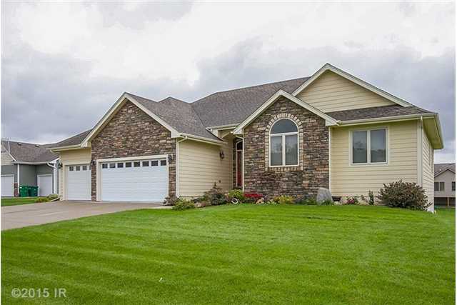 7336 Moonlight Dr, Johnston, IA 50131 photo 1