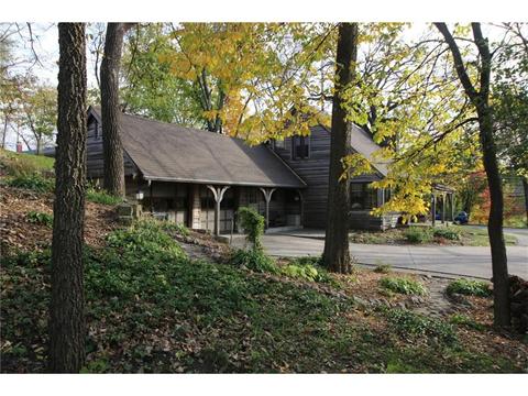 305 E Ave, Nevada, IA 50201 photo 1