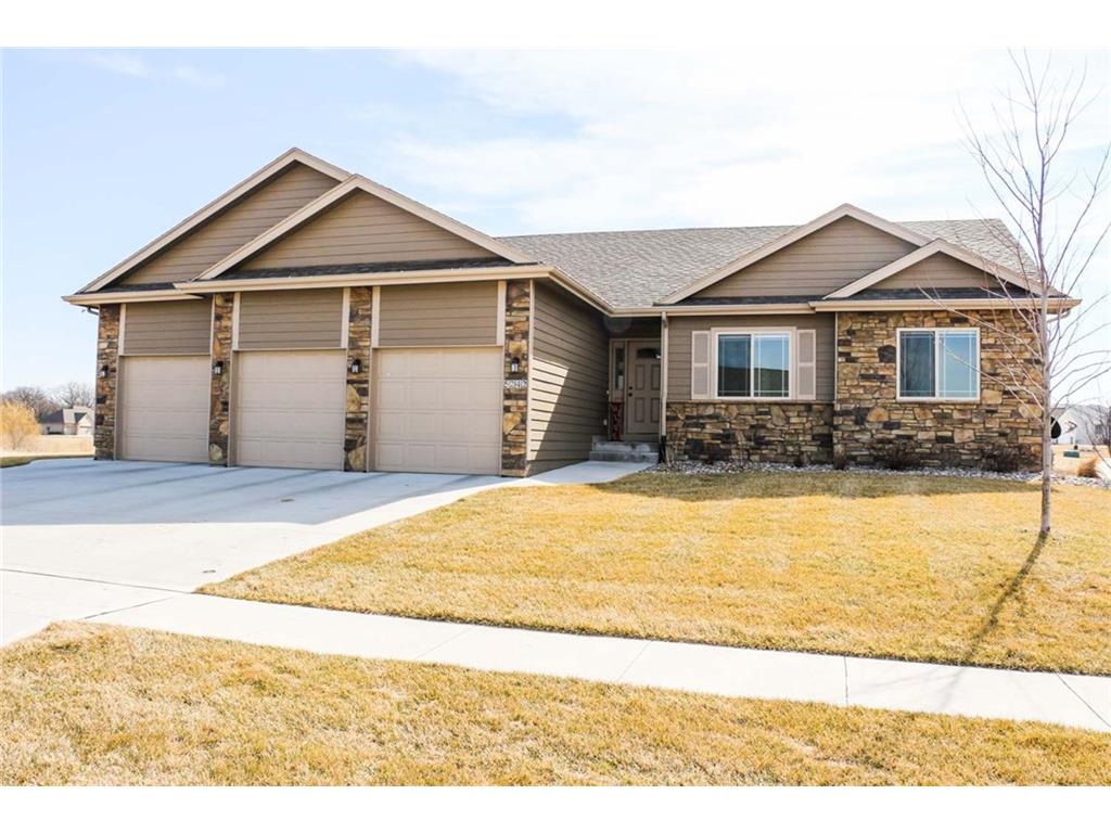 5242 Springbrook Dr, Ames, IA 50014 photo 1