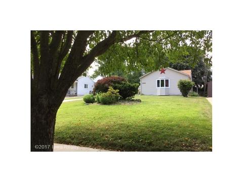 2004 40th Pl, Des Moines, IA 50310 photo 1