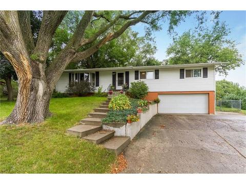 115 E Ave, Nevada, IA 50201 photo 1