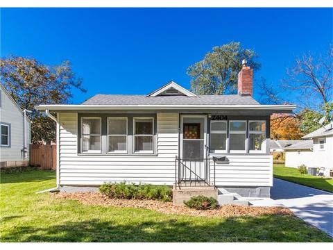 2404 39th St, Des Moines, IA 50310 photo 1