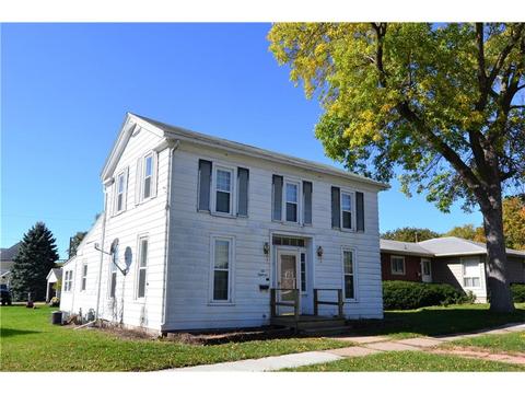 618 7th St, Nevada, IA 50201 photo 1