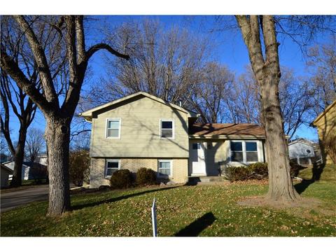 8865 Sunny Hill Dr, Clive, IA 50325