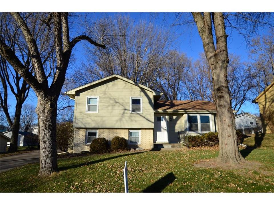  8865 Sunny Hill Dr, Clive, IA 50325 photo 1