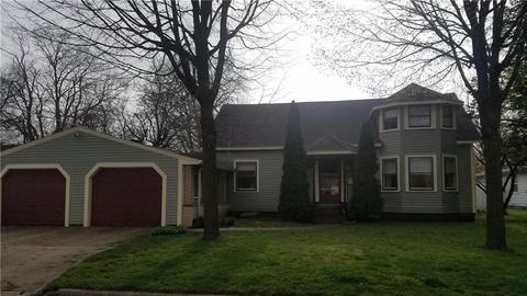 1013 12th St, Nevada, IA 50201 photo 1