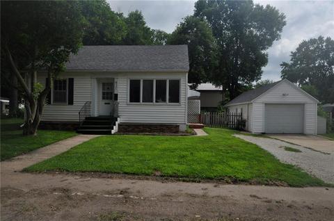 821 Park St, Perry, IA 50220 photo 1