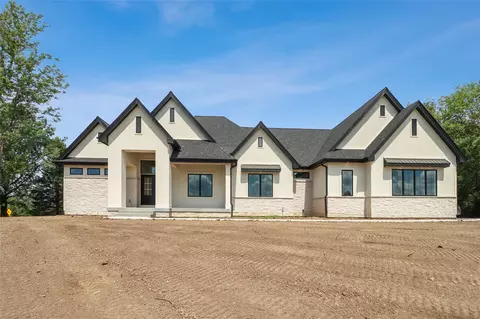 6267 Fairway Trl, Norwalk, IA 50211