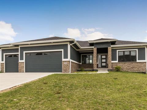3075 Jackpine Dr, Waukee, IA 50263 photo 1