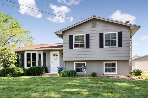 8727 Summit Dr, Clive, IA 50325 photo 1