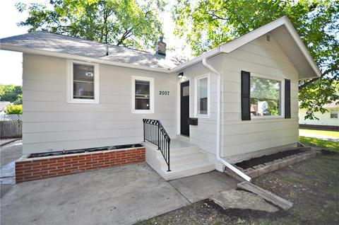 2007 39th St, Des Moines, IA 50310 photo 1