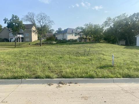 903 W Orchard Ave, Indianola, IA 50125