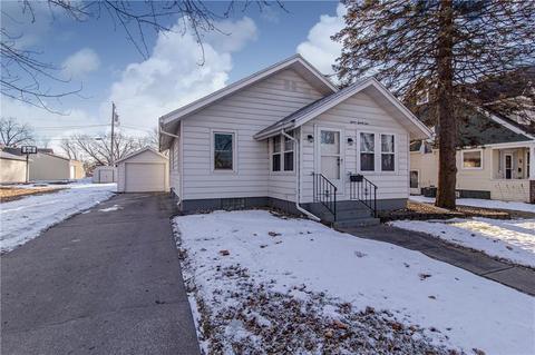 1221 9th St, Nevada, IA 50201 photo 1