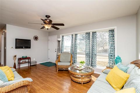 607 E 13th St, Ames, IA 50010 photo 1