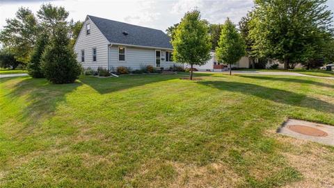 1835 7th St, Nevada, IA 50201 photo 1