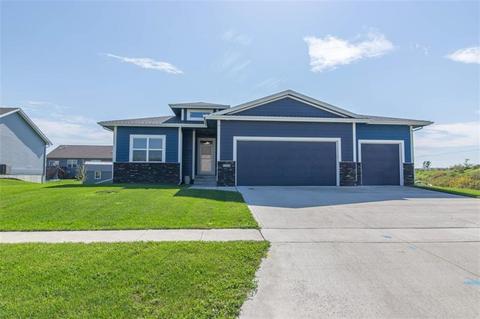 1324 Apache St, Nevada, IA 50201 photo 1