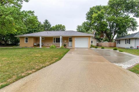 614 15th St, Nevada, IA 50201 photo 1