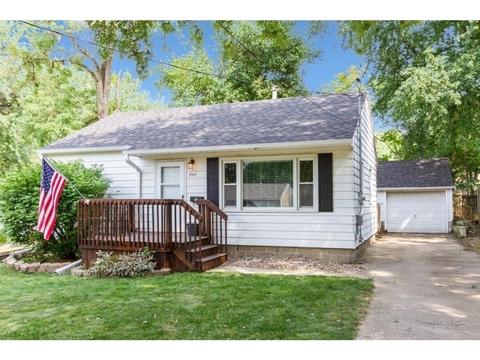 3917 53rd St, Des Moines, IA 50310 photo 1