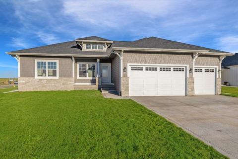 617 Elkwood Cir, Norwalk, IA 50211
