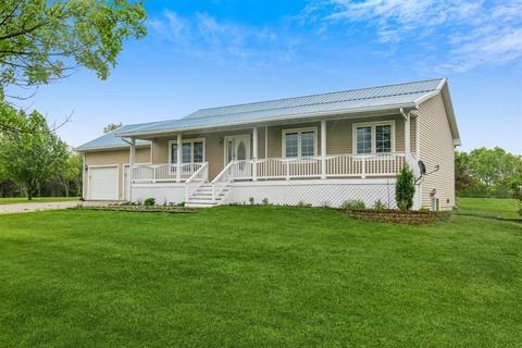 301 Webb Ct, Maxwell, IA 50161 photo 1