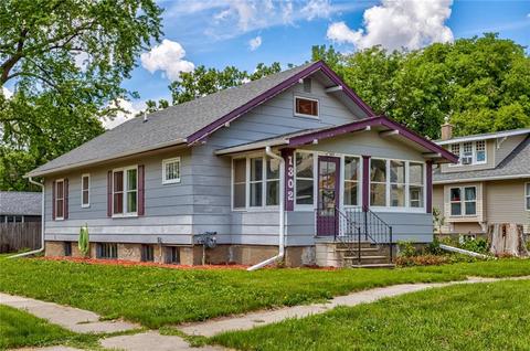 1302 4th St, Nevada, IA 50201 photo 1