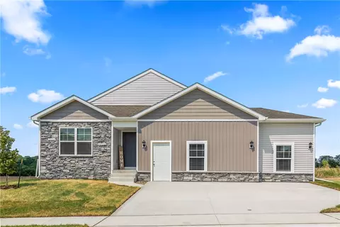 5002 E Sheridan Ave, Des Moines, IA 50317