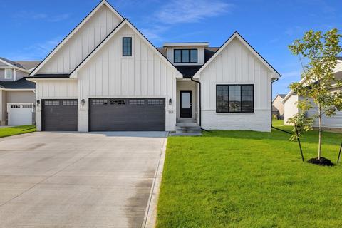 213 11th Ct NW, Bondurant, IA 50035