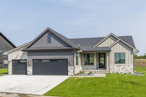 17661 Valleyview Dr, Clive, IA 50325