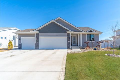 935 9th St, Waukee, IA 50263 photo 1