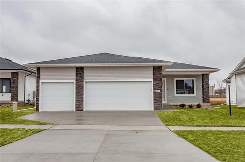 6705 NE 12th Ct, Des Moines, IA 50313