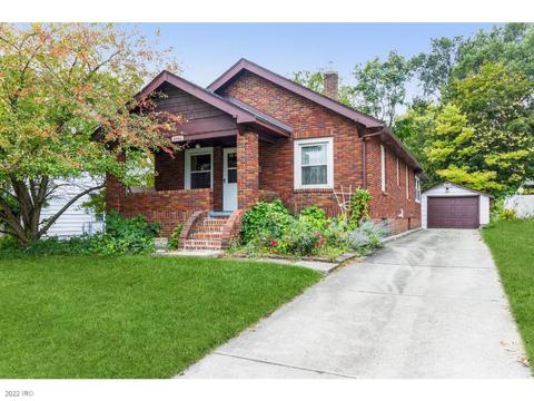 2002 E 33rd St, Des Moines, IA 50317 photo 1