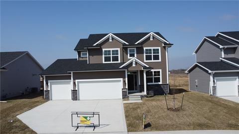 10133 Powell Ave, Johnston, IA 50131