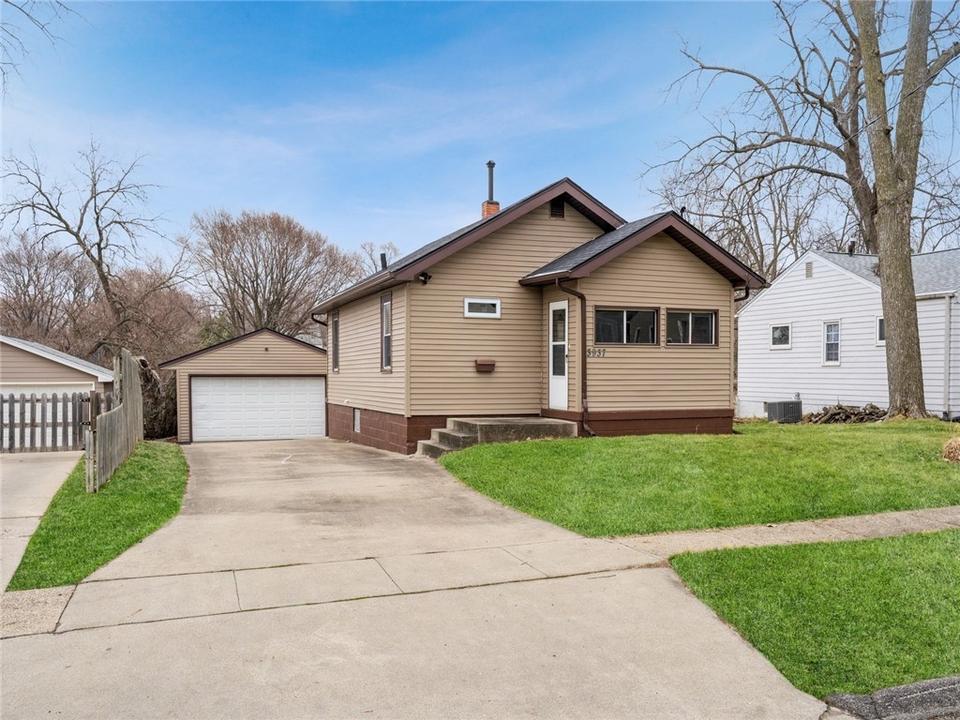 3937 50th St, Des Moines, IA 50310 22 Photos MLS 649231 Movoto