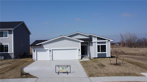 10117 Powell Ave, Johnston, IA 50131